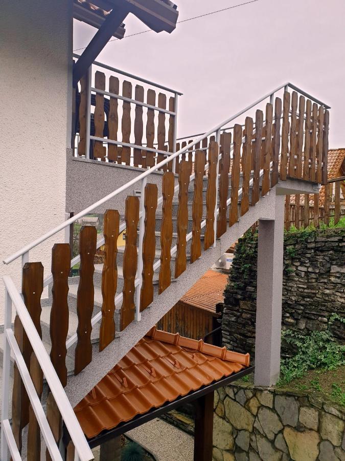 Apartment Pri Damijanu Ponikve Eksteriør billede